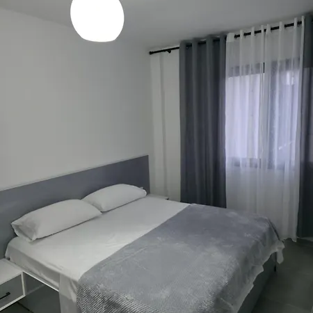 Aura Vlore