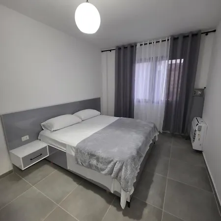 Aura Apartment *